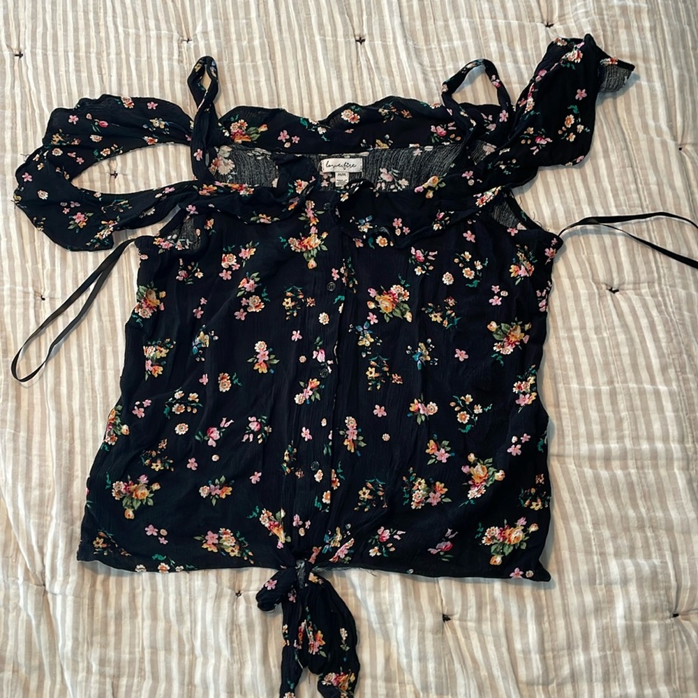 Women’s size medium button up front tie off the shoulder tank top. Black floral